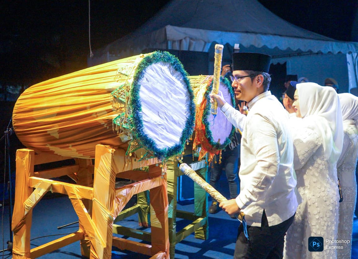 Wali Kota Medan Rico Waas memukul bedug tanda dimulainya Safar Mesan